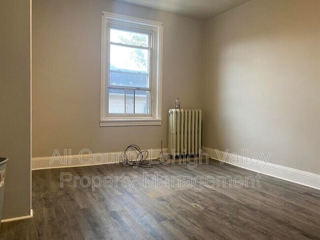 Building Photo - 313 West St