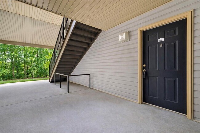 Foto del edificio - 2104 Fairington Club Dr