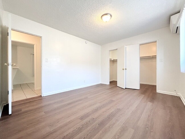 Building Photo - 10208 S Inglewood Ave