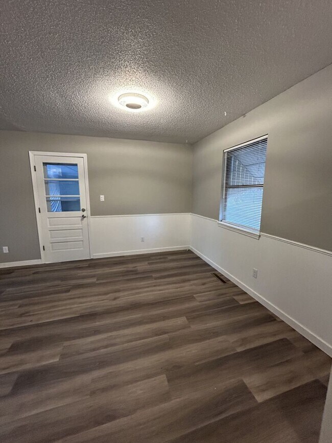 Foto del edificio - 905-907 N Rouse Duplex