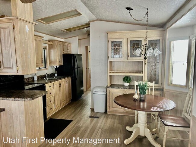 Foto del edificio - 2 br, 1 bath House - 840 N Twin Lakes #218