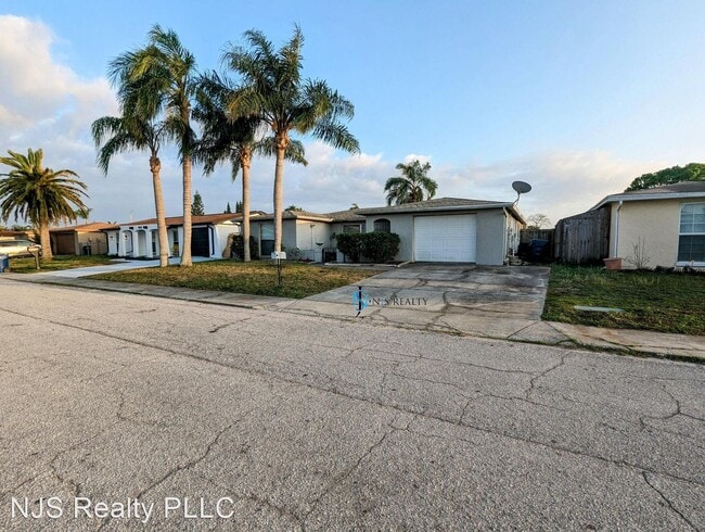 Building Photo - 3 br, 2 bath House - 3136 Pinon Dr.