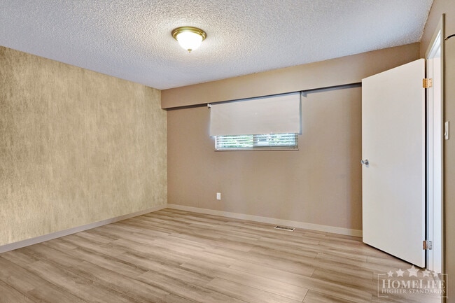 Building Photo - 20260-2047A 47a Ave