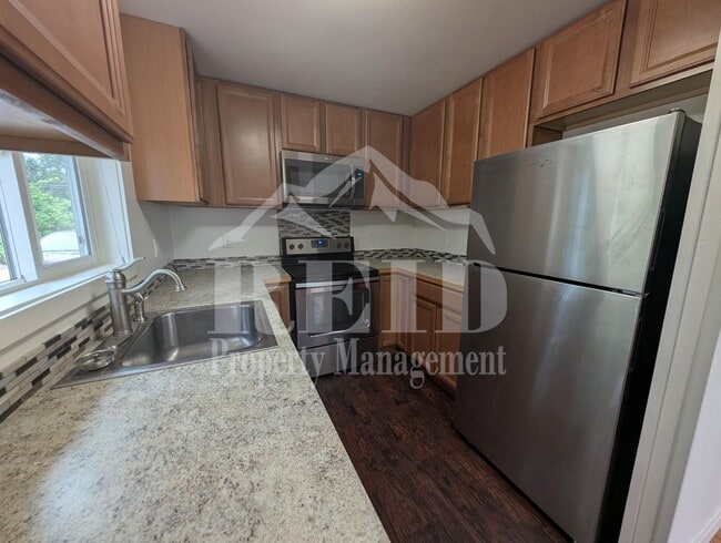 Building Photo - Lebo Reid Duplex