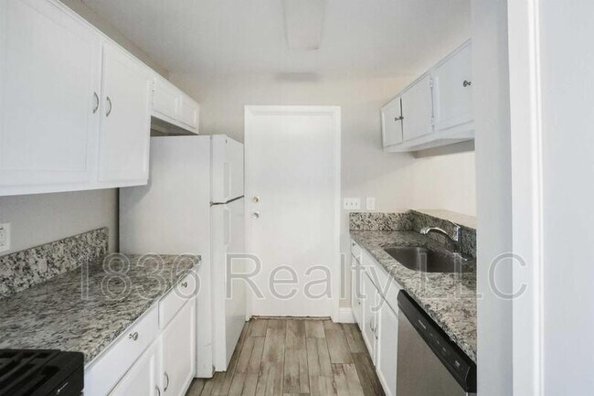 Foto del edificio - 12306 Dellrey Dr