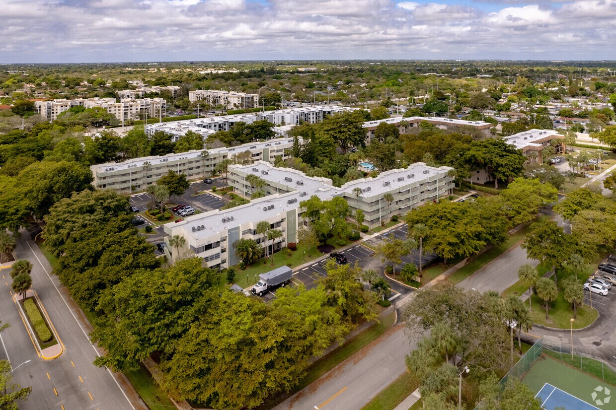 5155 - 6085 E Sabal Palm Blvd - The Gardens of Sabal
