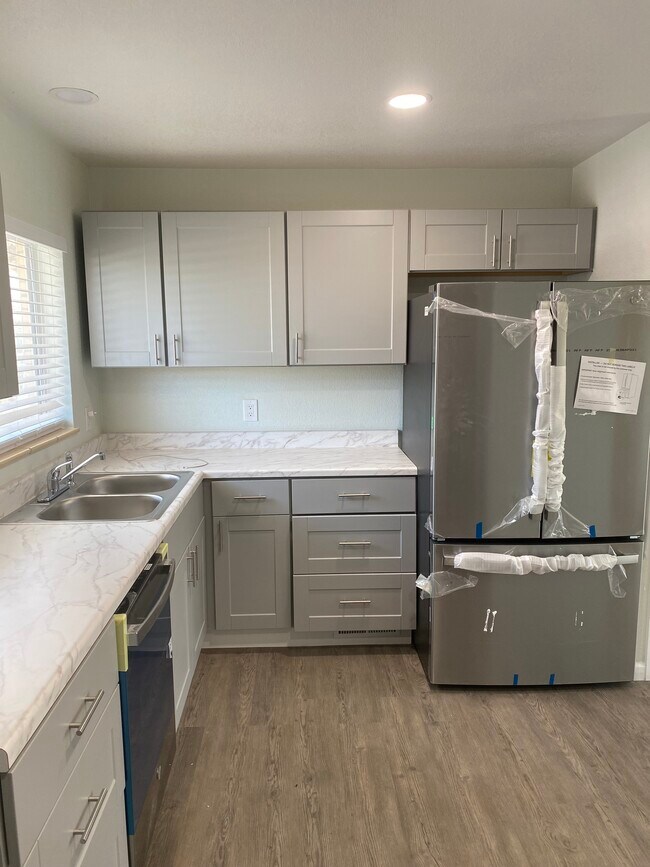 Foto del edificio - 12960 E 13th Pl