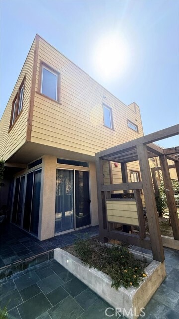 Building Photo - 41 N Oak Ave