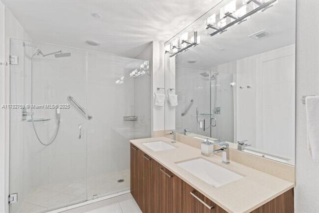 Building Photo - 5300 Paseo Blvd