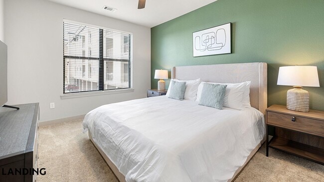 Foto del edificio - 4100 Golden Gate Pkwy