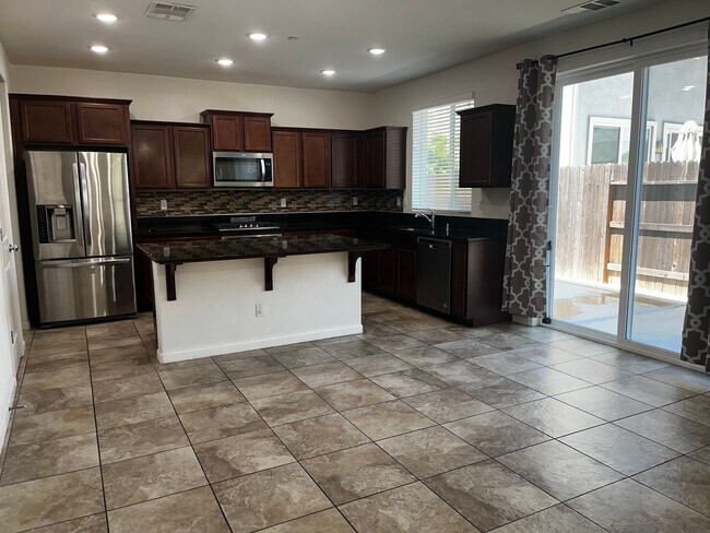 Building Photo - Excellent Witney Ranch 4 Bedroom, 3 Bathroom Home in Whitney Ranch for Rent.