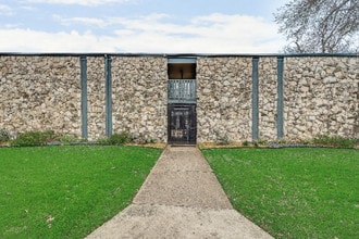 Building Photo - 5330 Junius