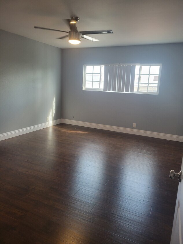 Foto principal - 916 S Sherbourne Dr