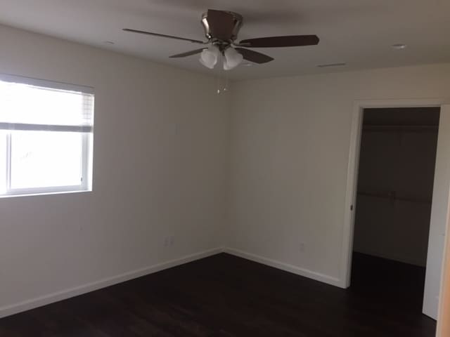 Building Photo - 255 W 220th St