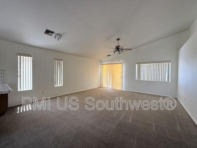 Building Photo - 2163 Hi Jolly Dr