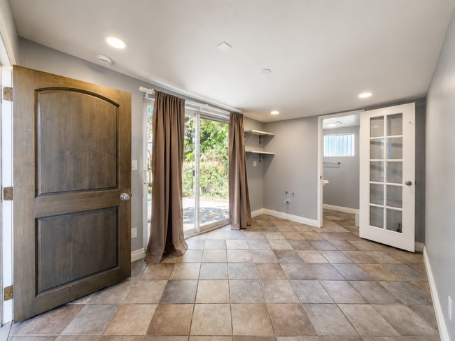 Building Photo - 4727 Redland Dr