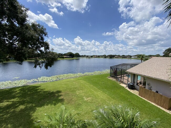 Foto del edificio - 401 Crystal Lake Dr