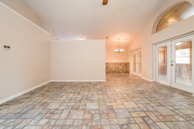 Building Photo - 1000 Country Cove Ct