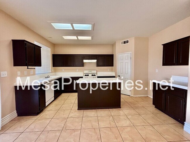 Building Photo - 13626 Winewood St