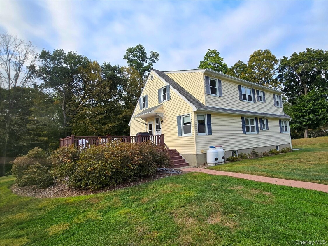 Primary Photo - 202 Peekskill Hollow Rd