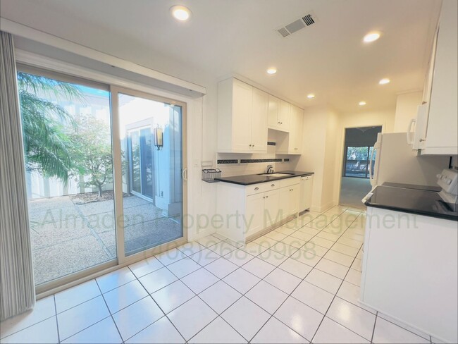 Building Photo - 6082 Montgomery Ct