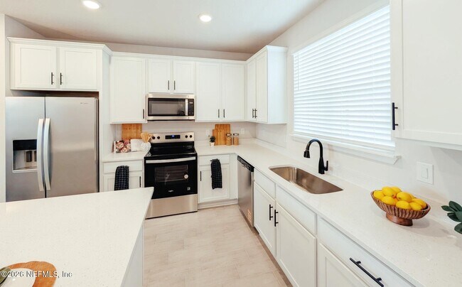 Foto del edificio - 160 Barstow Pl