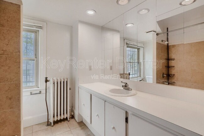 Foto del edificio - 1275 Detroit St