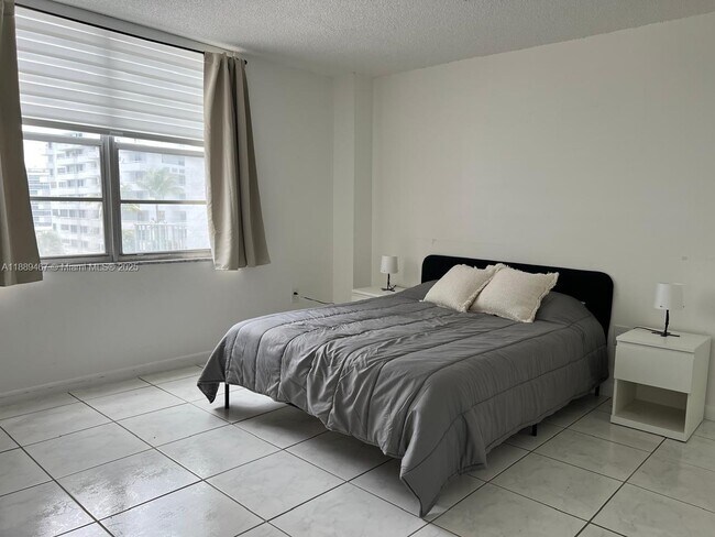 Foto del edificio - 6801 Indian Creek Dr