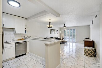 Building Photo - 253 S Cypress Rd