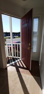 Puerta principal - 2020 Elmhurst Ln