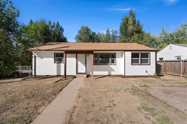 Building Photo - Stunning Fully Remodeled 3-Bedroom Home with Fenced Yard