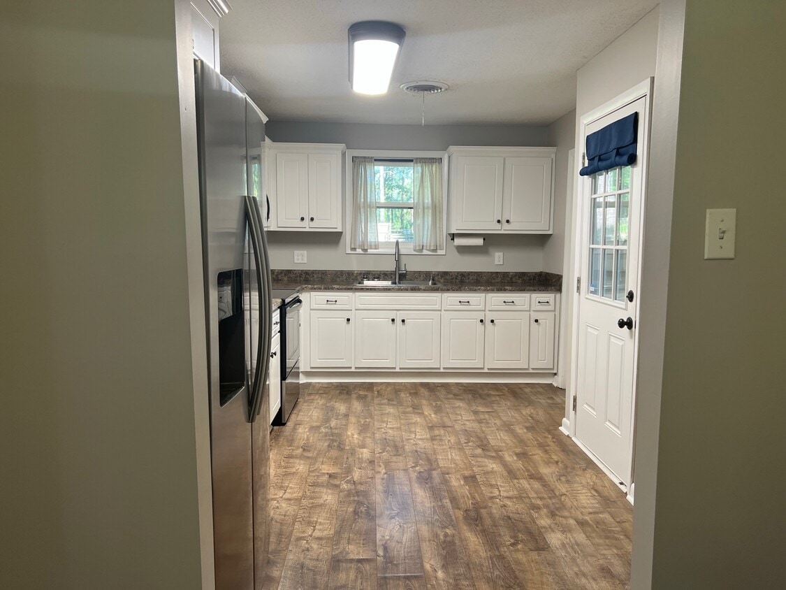 Foto principal - 2053 Mims Rd