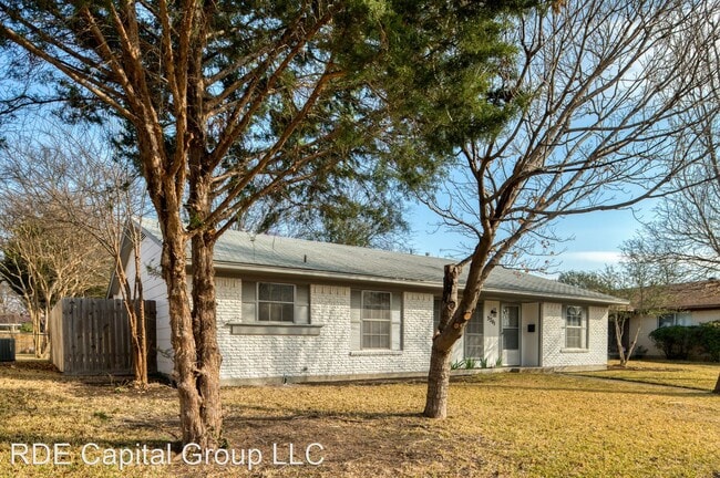 Building Photo - 4 br, 2 bath House - 3701 Summit Ln
