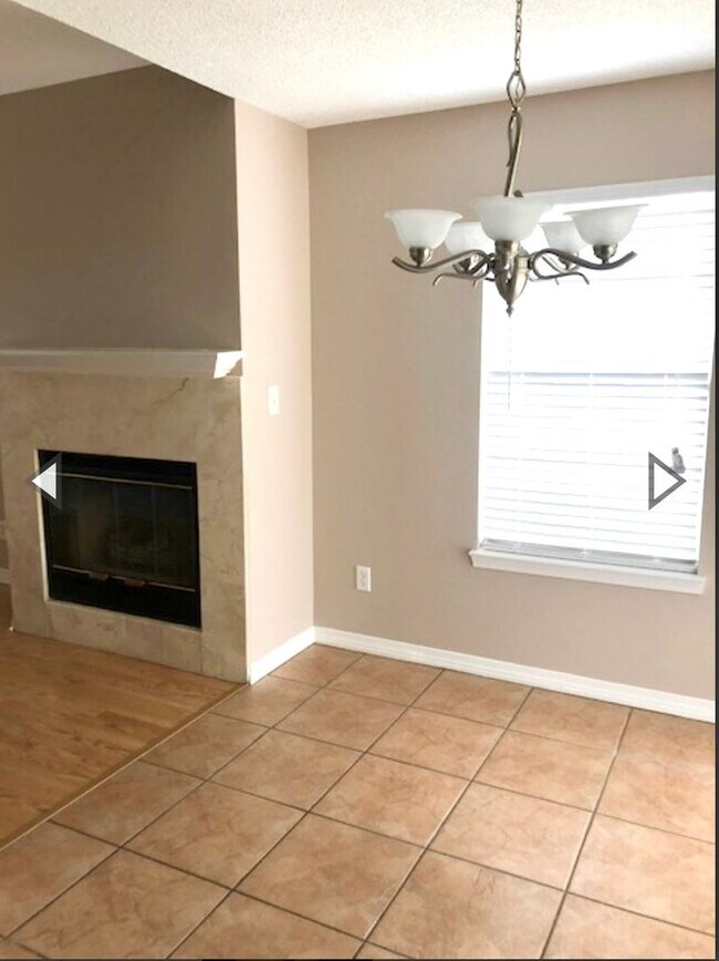 Building Photo - Adorable, Centrally located 3B/2B Home ava...