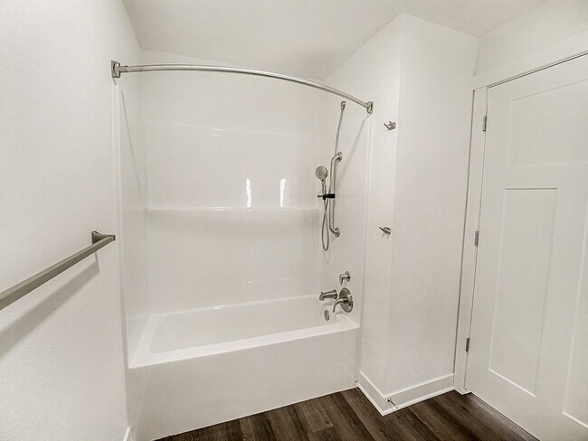 Building Photo - The Grove Apartment Homes