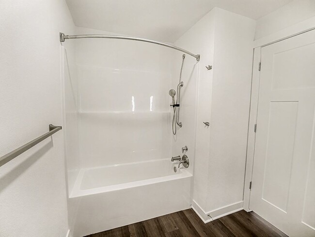 Building Photo - The Grove Apartment Homes