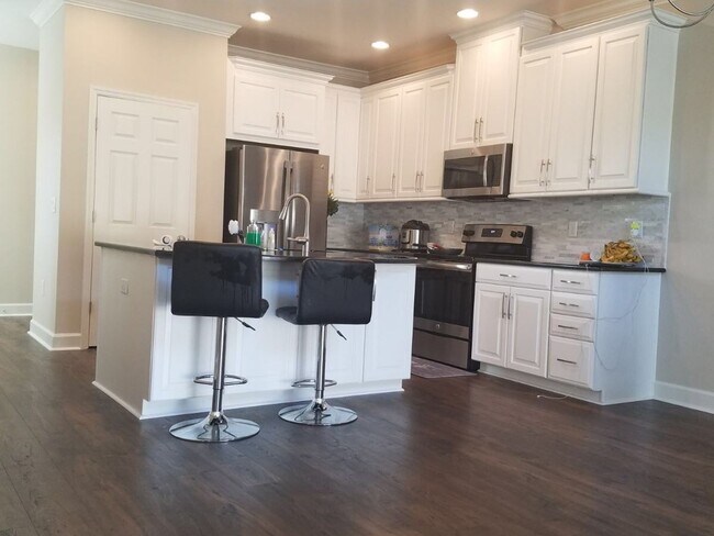 Foto del edificio - 3 Bedroom Townhome in Tampa