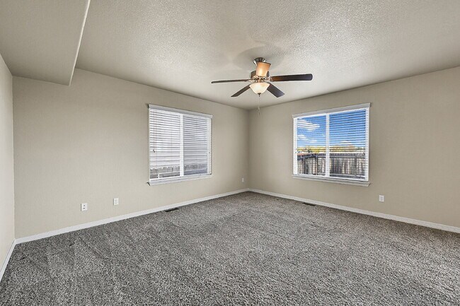 Building Photo - $2,145.00, 4-bed, 2.5-bath located in Colo...