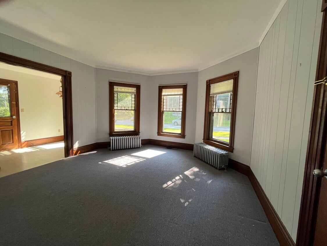 Primary Photo - 410 N State St