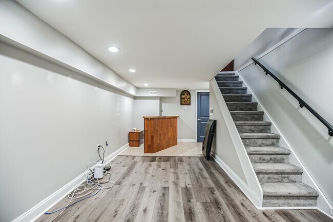 Building Photo - Gorgeous three bedroom, 18th and Oregon, S...