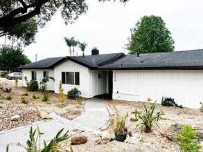 Building Photo - 1376 E Avenida De Los Arboles