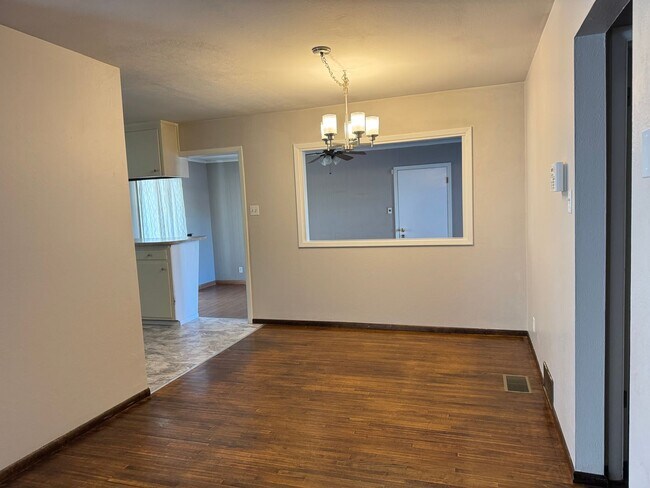 Foto del edificio - Spacious NE Heights Home