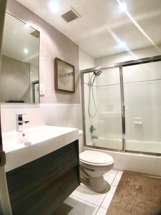 Foto principal - 6831 Abbott Ave