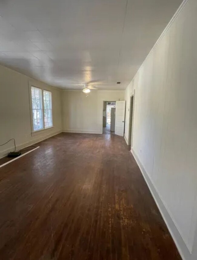 Foto del edificio - 808 Camp St
