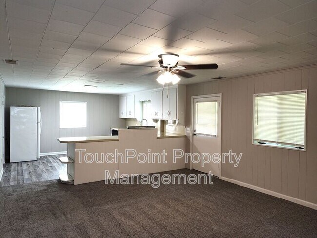 Foto del edificio - 829 1/2 N. Jackson St_A Squad