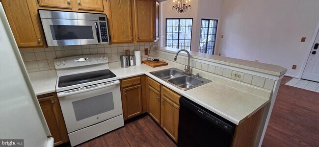 Foto del edificio - 7005 Birkenhead Pl