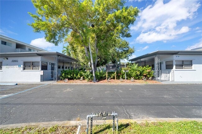 Building Photo - 13390 NE 6th Ave