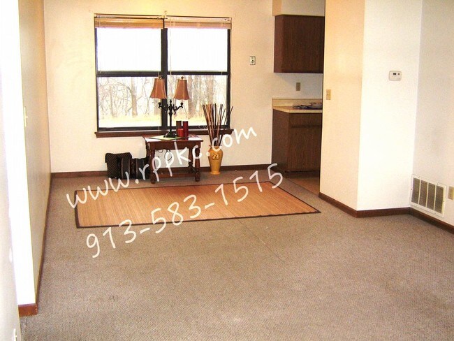 Building Photo - DeSoto 2 Bedroom Duplex