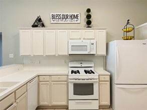 Building Photo - 1404 Helmsley Dr