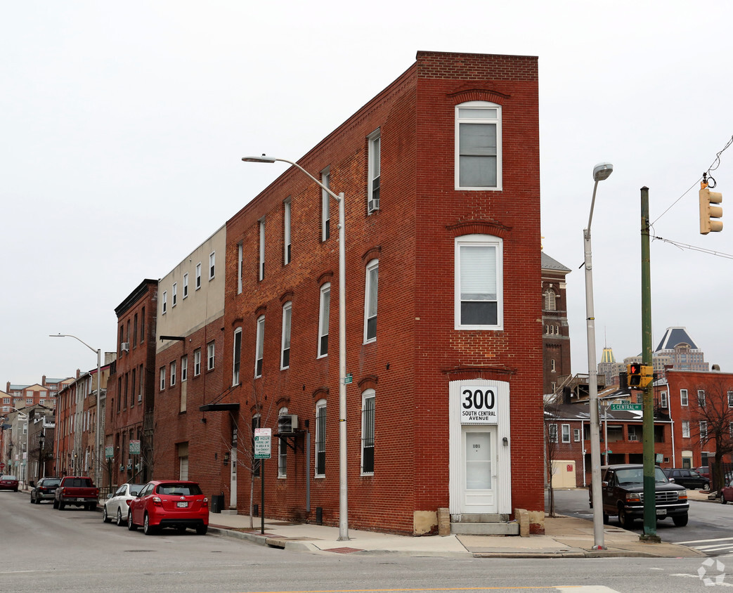 Primary Photo - Flat Iron Apartments